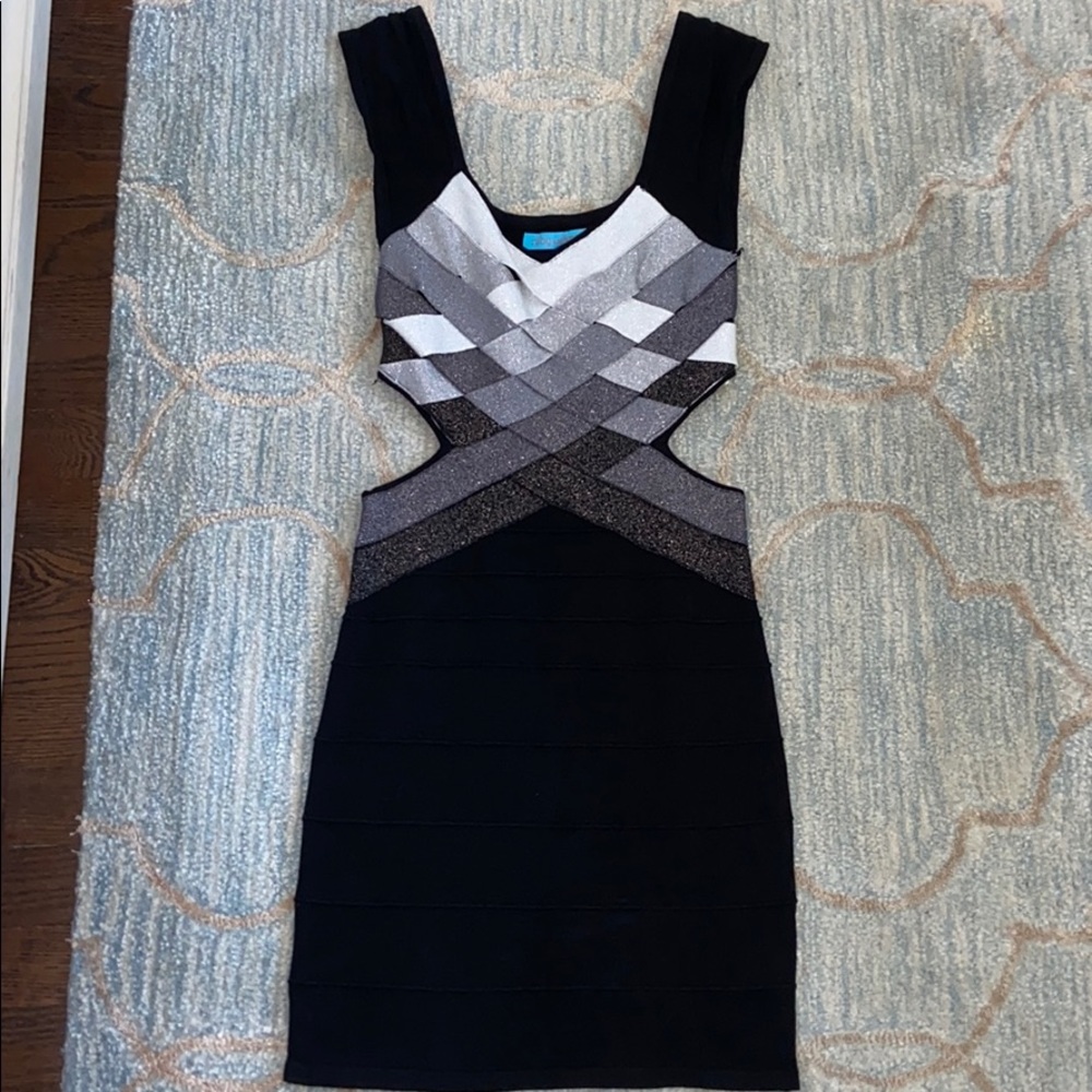 🖤Ruby & Jenna Cut Out Dress. Size Small. NWT🖤